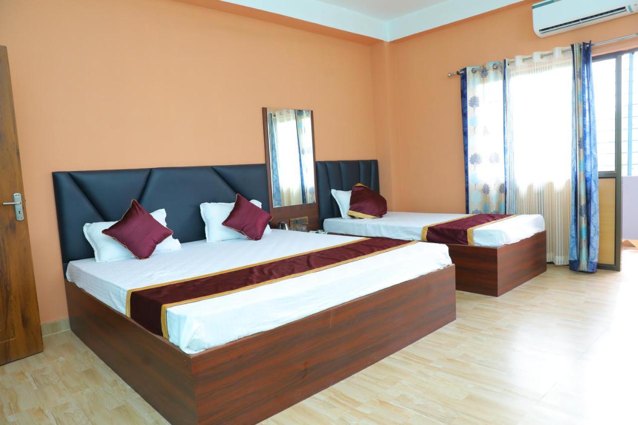 Готель Krishna Shree Residency Ґувахаті Екстер'єр фото