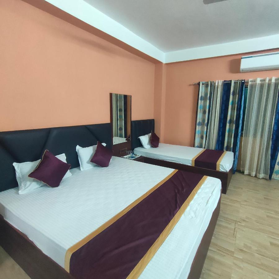 Готель Krishna Shree Residency Ґувахаті Екстер'єр фото